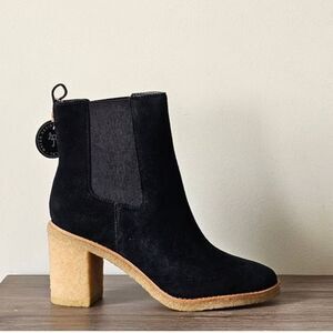 Lauren Ralph Lauren
Marianna Water Repellent Suede Booties Black